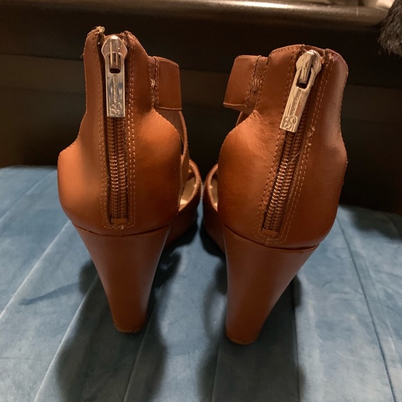 Jessica Simpson Sz. 10 leather wedges - Picture 3 of 5